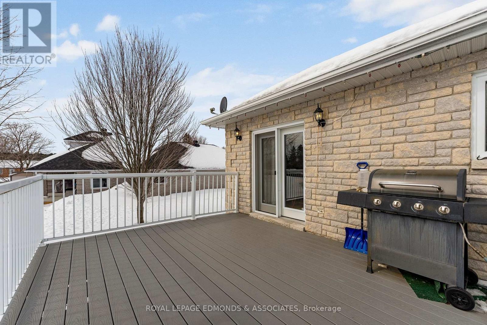 












89 RIVERCREST DR. DRIVE

,
Laurentian Valley,




Ontario
K8A6W4


