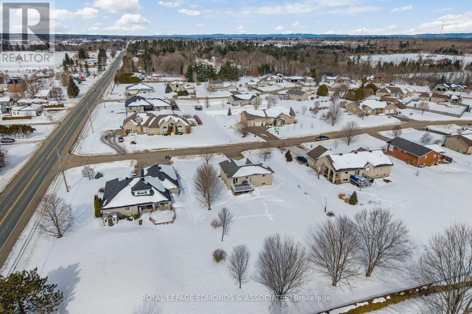 












89 RIVERCREST DR. DRIVE

,
Laurentian Valley,




Ontario
K8A6W4

