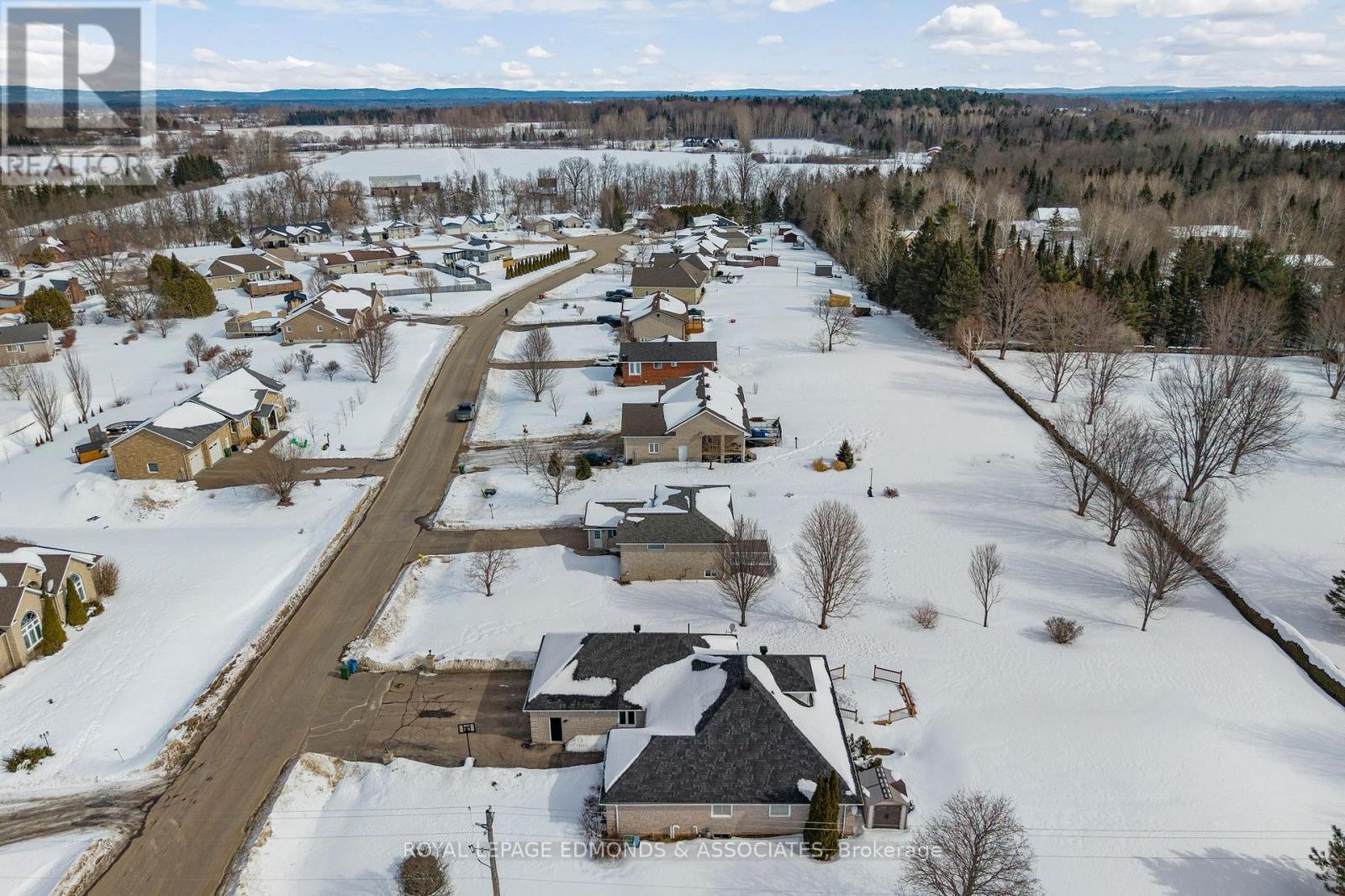 












89 RIVERCREST DR. DRIVE

,
Laurentian Valley,




Ontario
K8A6W4

