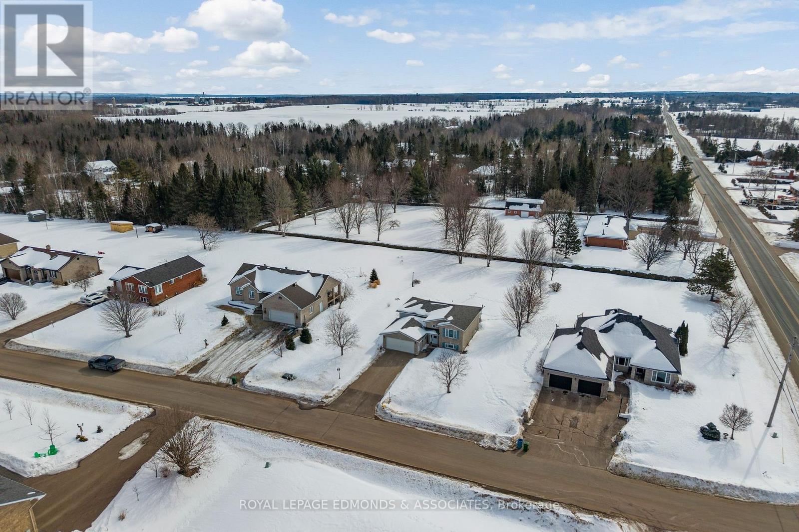 












89 RIVERCREST DR. DRIVE

,
Laurentian Valley,




Ontario
K8A6W4

