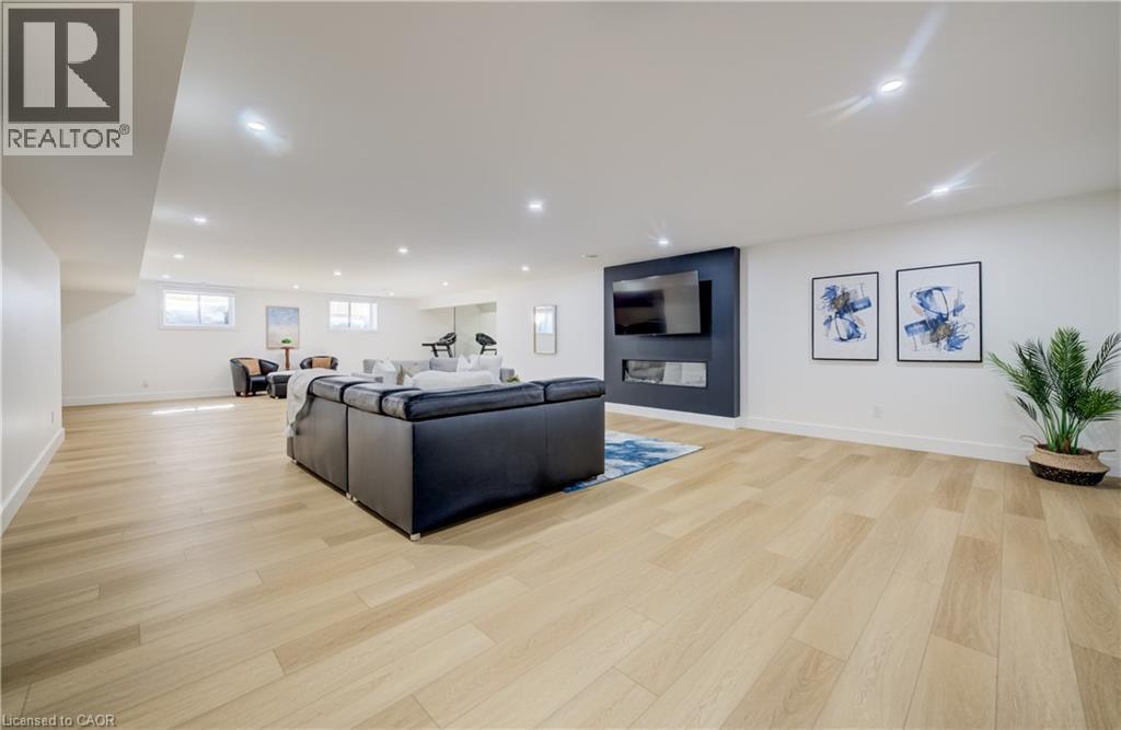 












311 ORR Street

,
Stratford,




Ontario
N5A0J7

