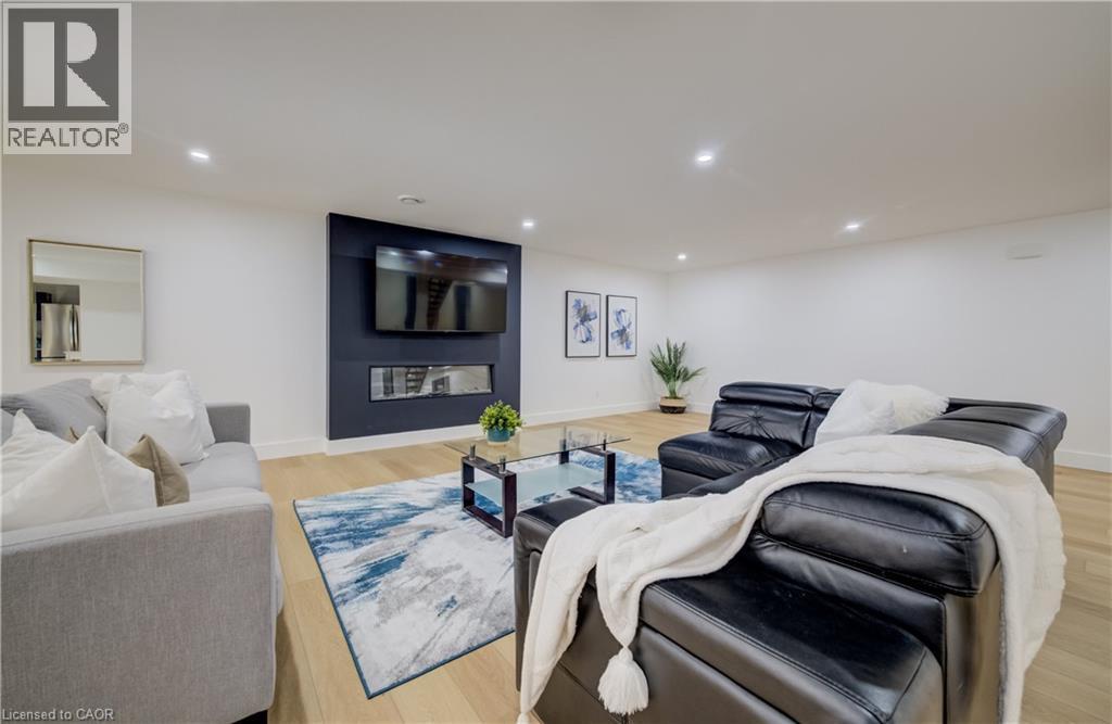 












311 ORR Street

,
Stratford,




Ontario
N5A0J7

