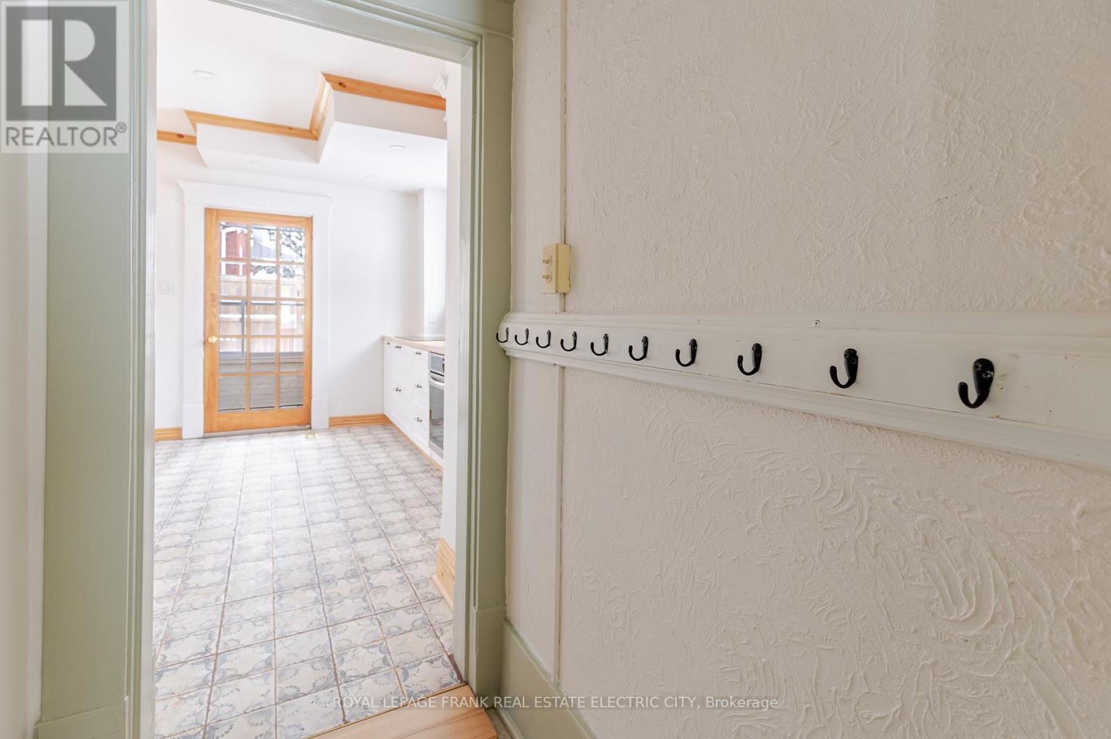 












599 HOMEWOOD AVENUE

,
Peterborough (Town Ward 3),




Ontario
K9H2N4

