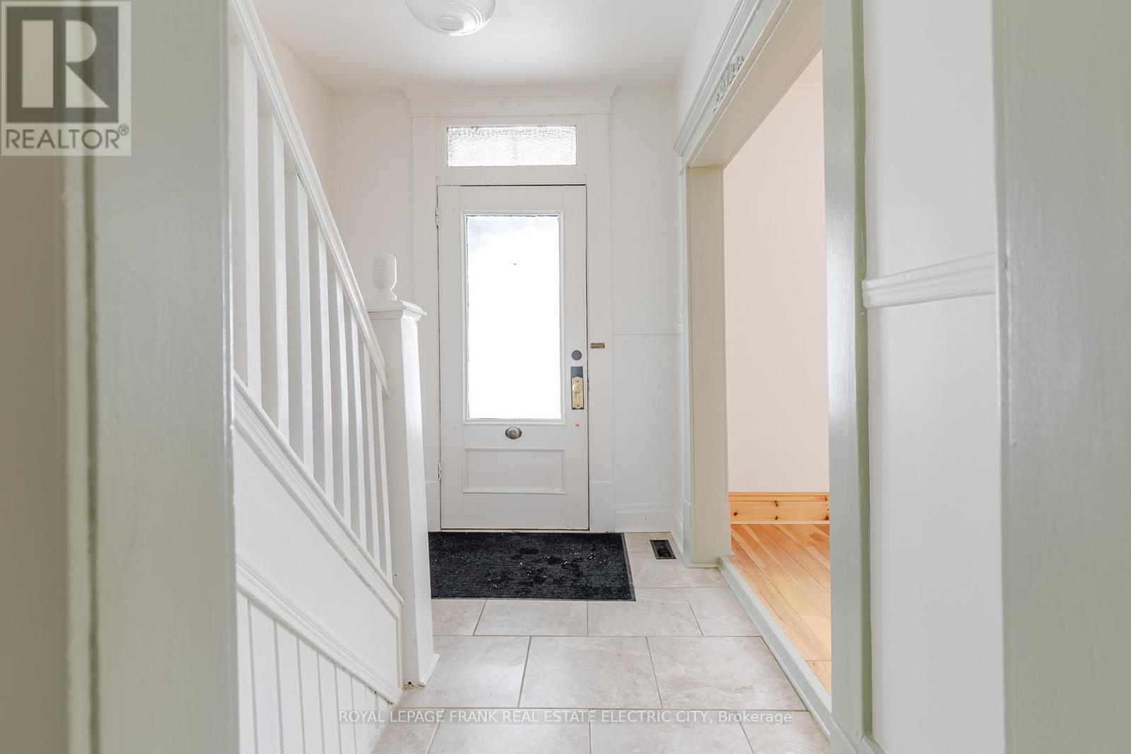 












599 HOMEWOOD AVENUE

,
Peterborough (Town Ward 3),




Ontario
K9H2N4

