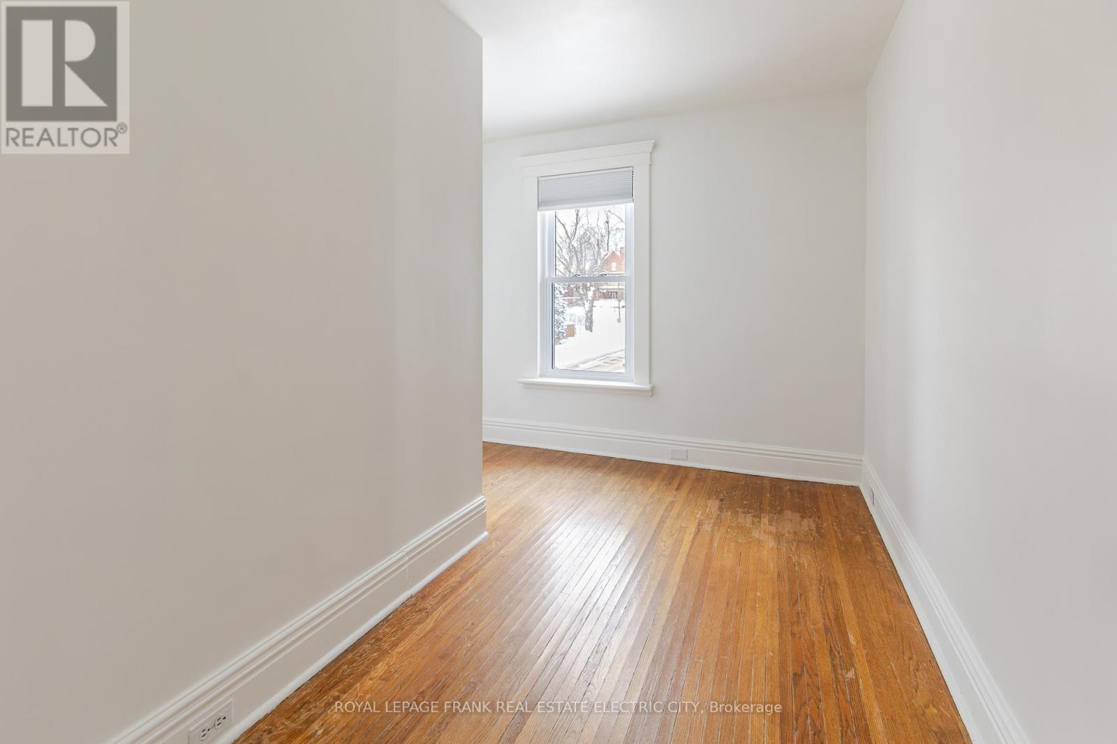 












599 HOMEWOOD AVENUE

,
Peterborough (Town Ward 3),




Ontario
K9H2N4

