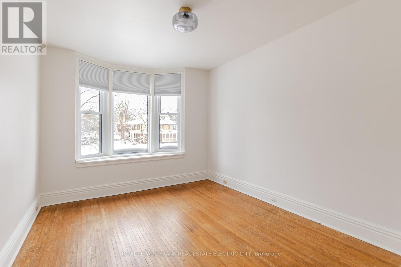 












599 HOMEWOOD AVENUE

,
Peterborough (Town Ward 3),




Ontario
K9H2N4

