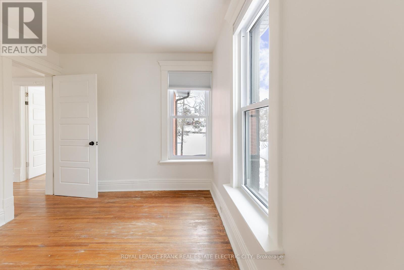 












599 HOMEWOOD AVENUE

,
Peterborough (Town Ward 3),




Ontario
K9H2N4

