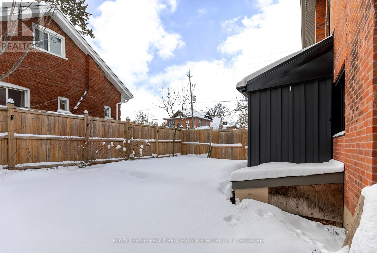 












599 HOMEWOOD AVENUE

,
Peterborough (Town Ward 3),




Ontario
K9H2N4

