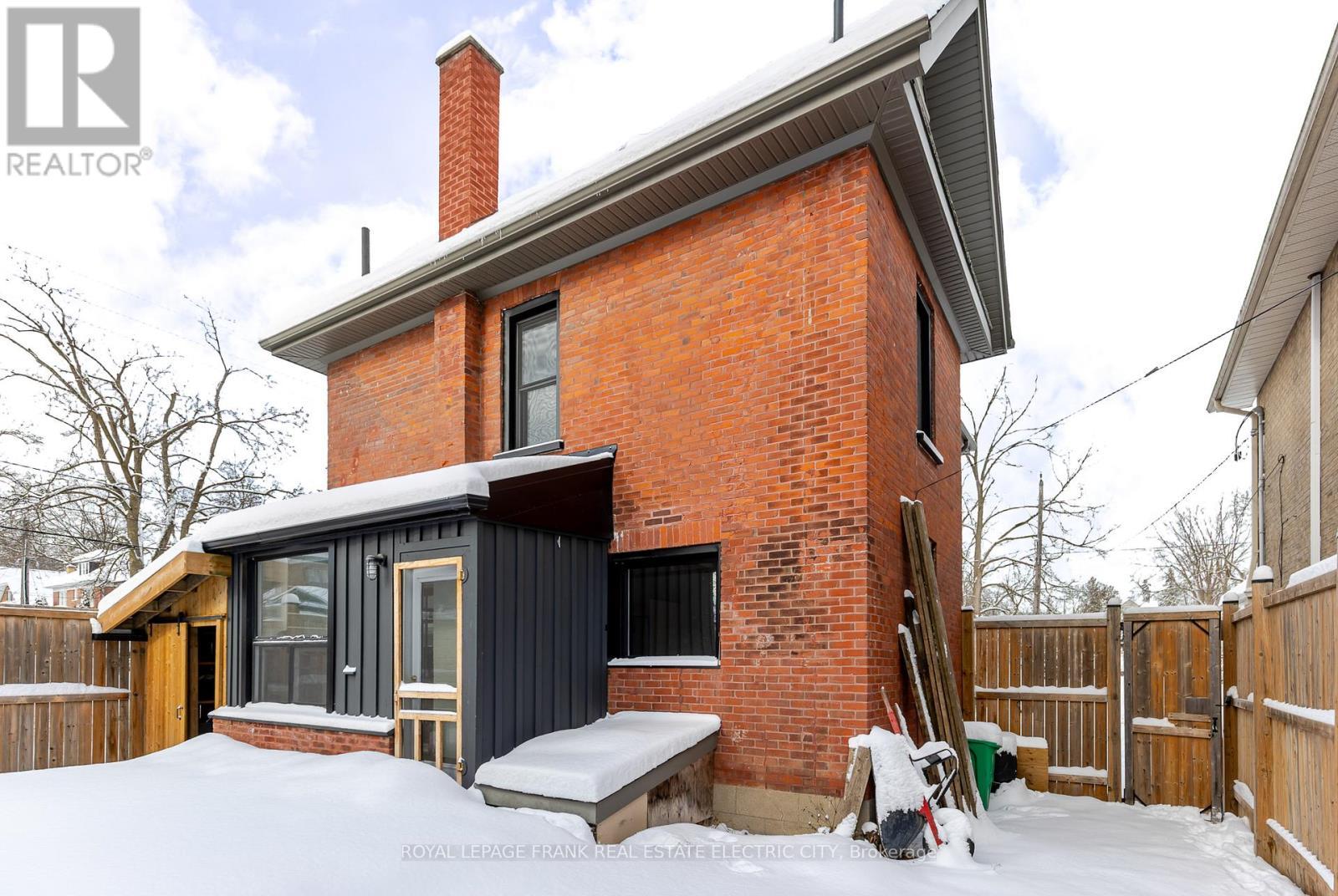 












599 HOMEWOOD AVENUE

,
Peterborough (Town Ward 3),




Ontario
K9H2N4

