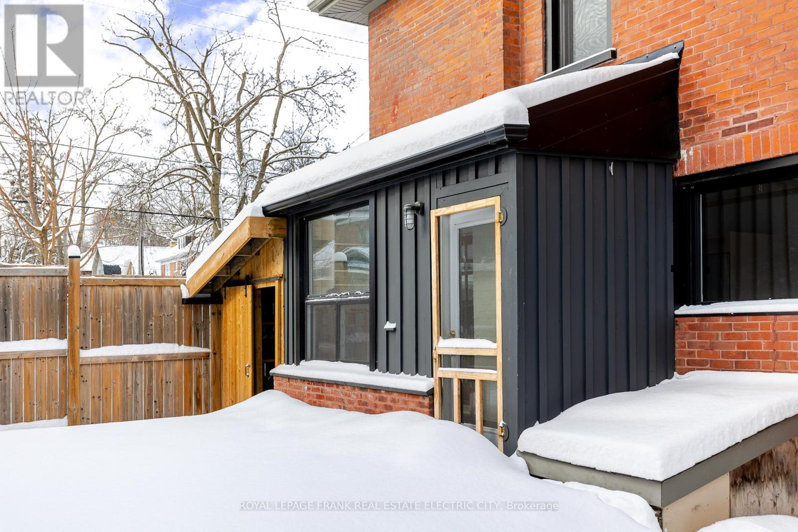 












599 HOMEWOOD AVENUE

,
Peterborough (Town Ward 3),




Ontario
K9H2N4

