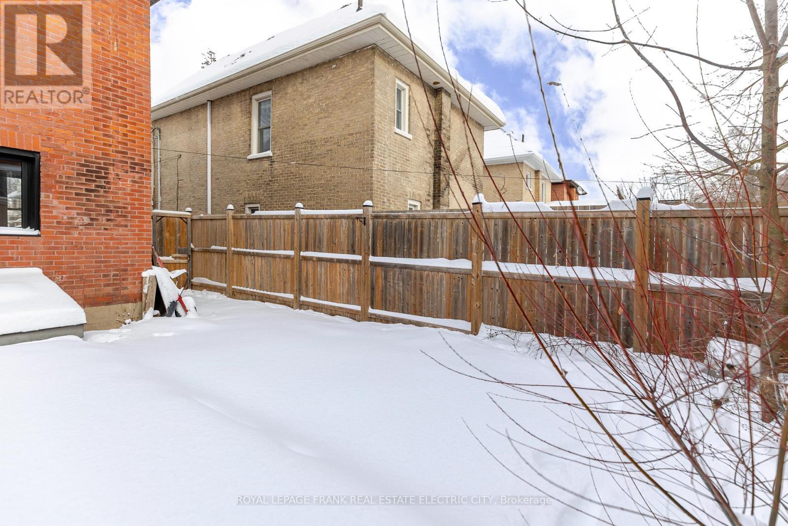 












599 HOMEWOOD AVENUE

,
Peterborough (Town Ward 3),




Ontario
K9H2N4

