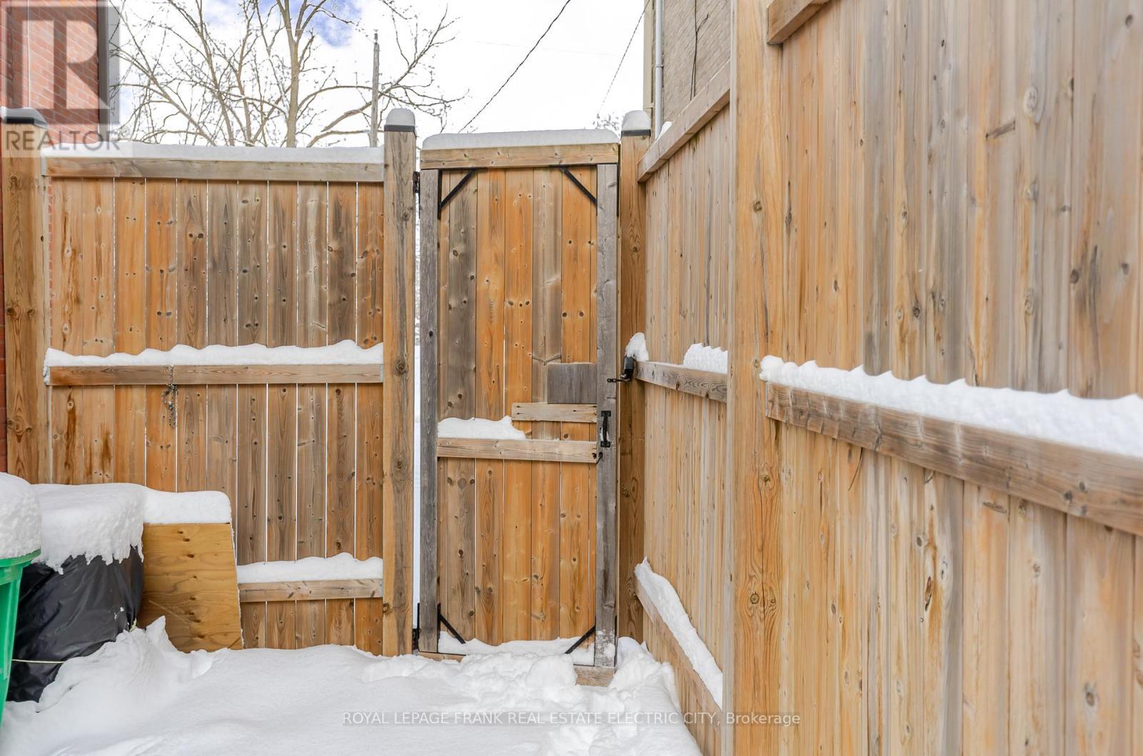 












599 HOMEWOOD AVENUE

,
Peterborough (Town Ward 3),




Ontario
K9H2N4

