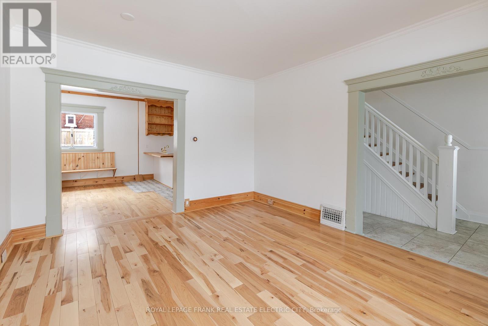 












599 HOMEWOOD AVENUE

,
Peterborough (Town Ward 3),




Ontario
K9H2N4

