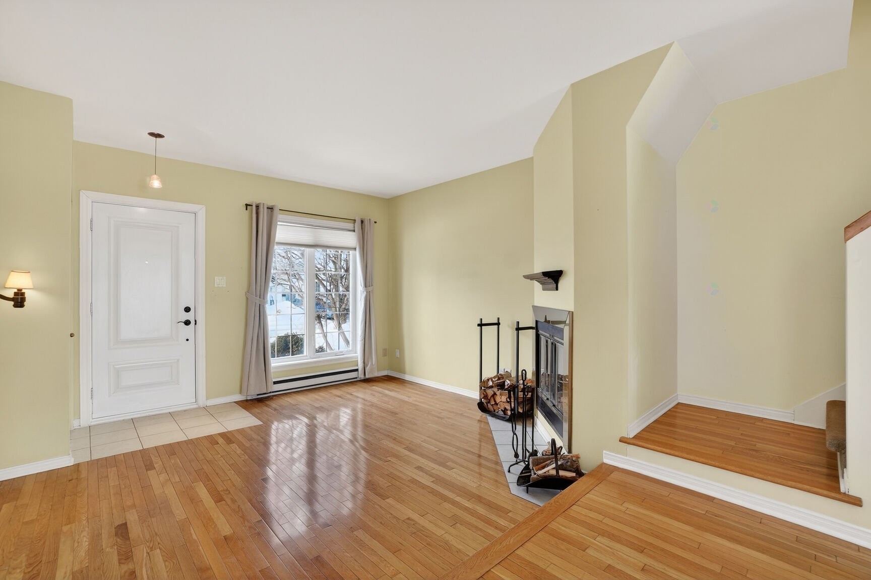 









176


Rue P.-É.-Borduas

,
Laval (Sainte-Rose),




QC
H7L5E7

