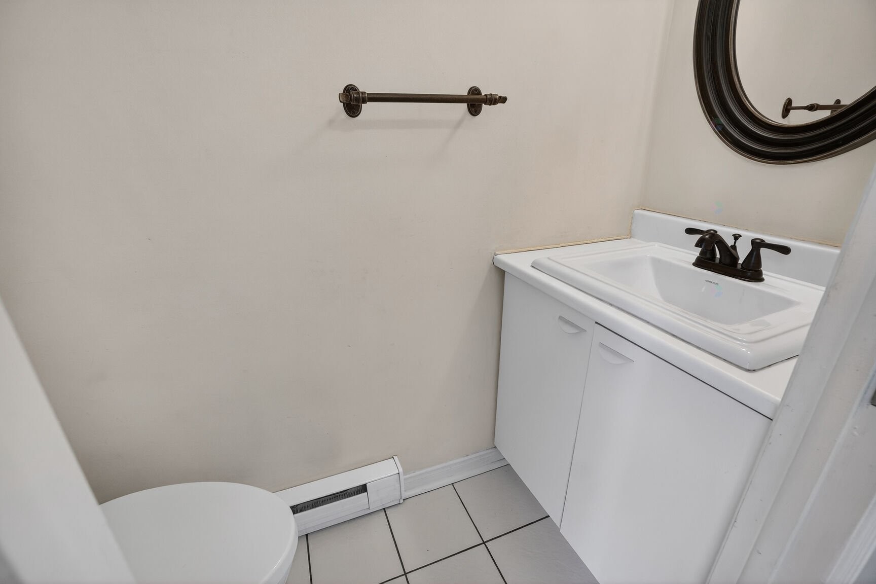 









176


Rue P.-É.-Borduas

,
Laval (Sainte-Rose),




QC
H7L5E7

