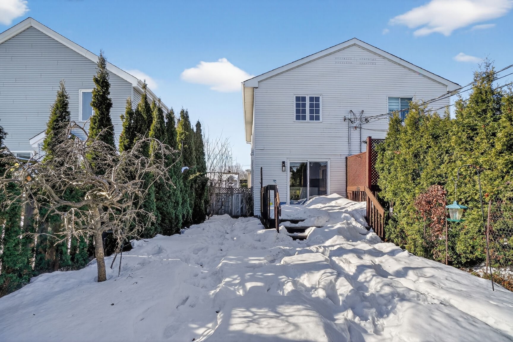 









176


Rue P.-É.-Borduas

,
Laval (Sainte-Rose),




QC
H7L5E7

