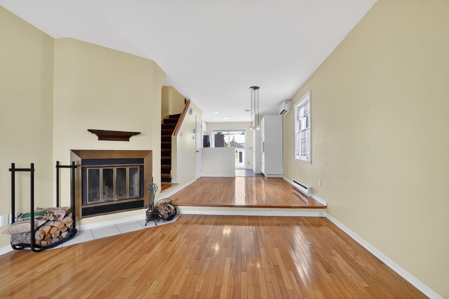 









176


Rue P.-É.-Borduas

,
Laval (Sainte-Rose),




QC
H7L5E7

