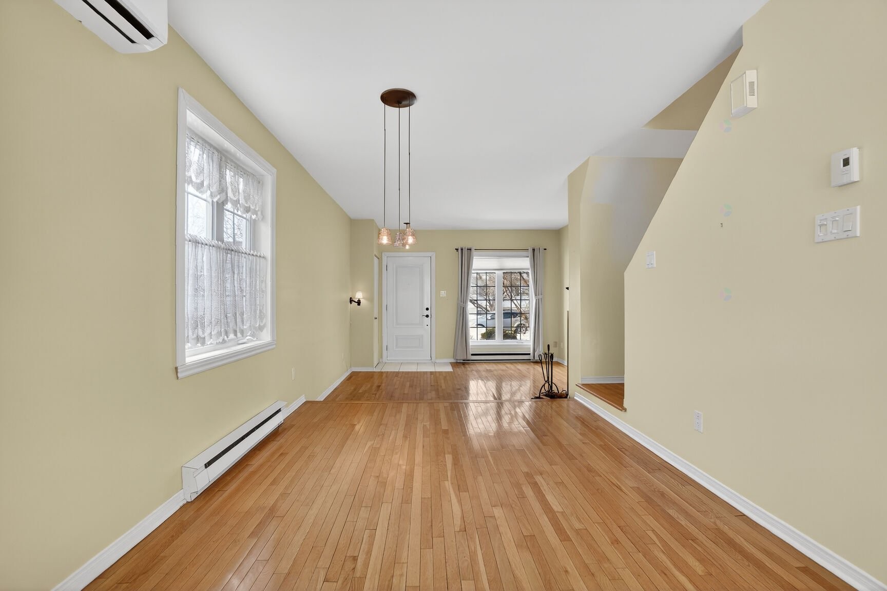 









176


Rue P.-É.-Borduas

,
Laval (Sainte-Rose),




QC
H7L5E7

