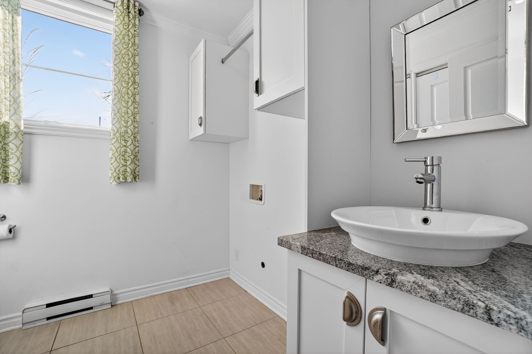 









180


Rue des Sittelles

, 1,
Châteauguay,




QC
J6K0J1

