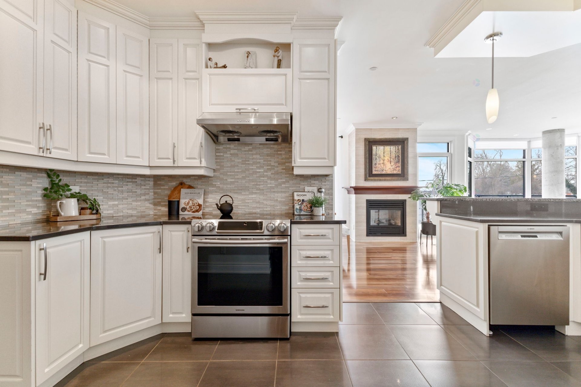 









224


Boul. Alexandre-Taché

, 303,
Gatineau (Hull),




QC
J9A0B8

