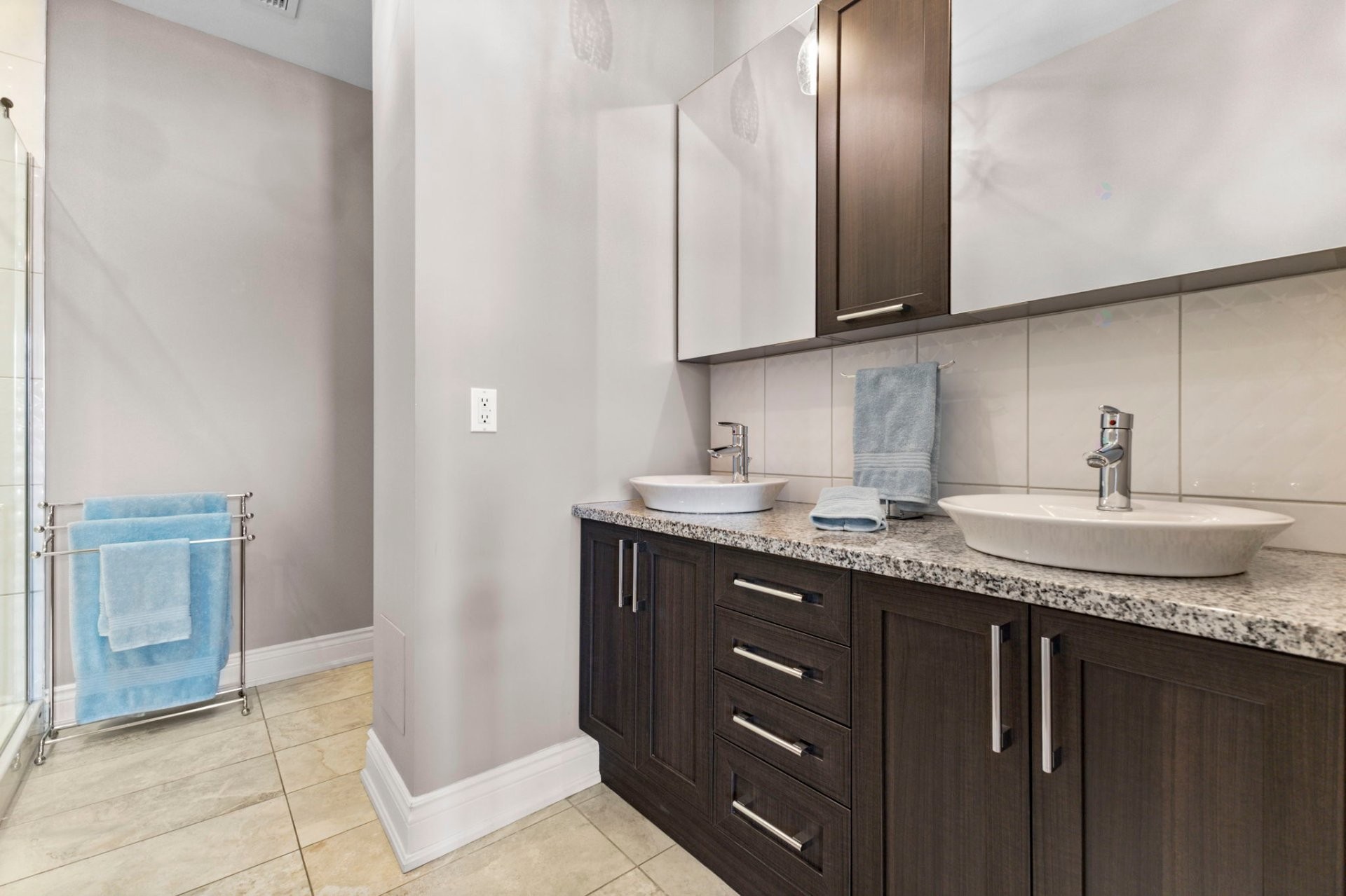 









224


Boul. Alexandre-Taché

, 303,
Gatineau (Hull),




QC
J9A0B8

