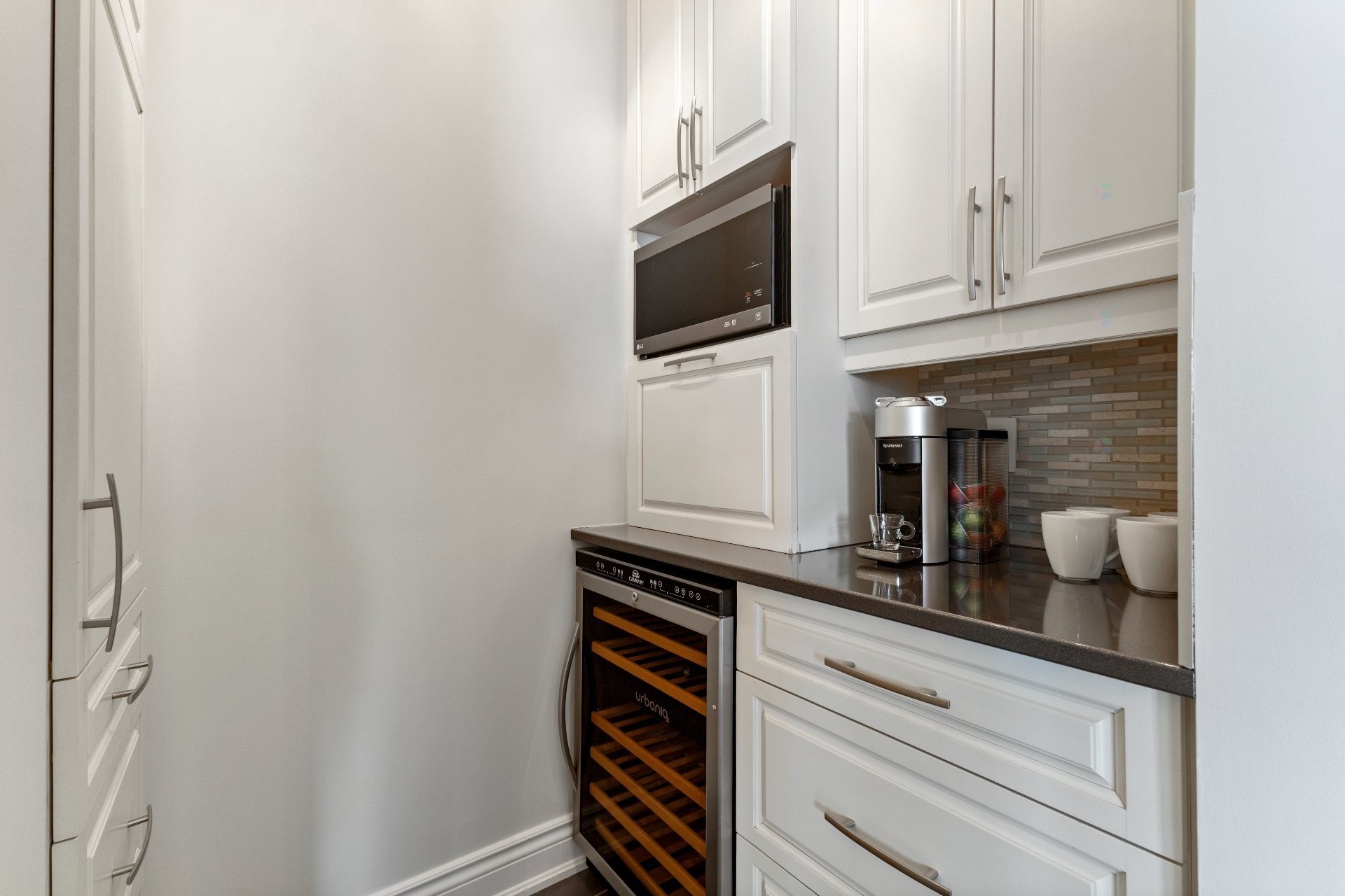 









224


Boul. Alexandre-Taché

, 303,
Gatineau (Hull),




QC
J9A0B8

