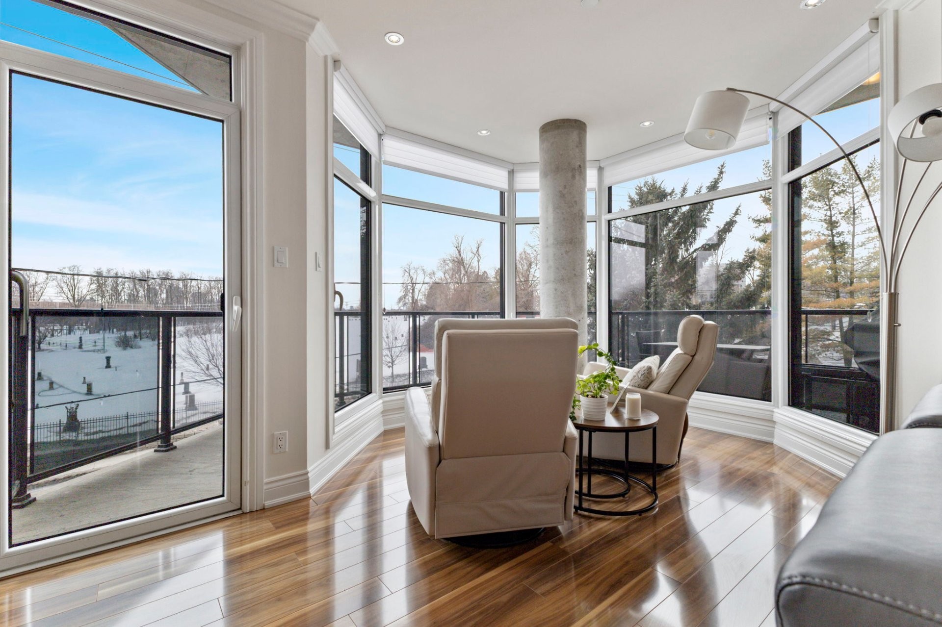 









224


Boul. Alexandre-Taché

, 303,
Gatineau (Hull),




QC
J9A0B8

