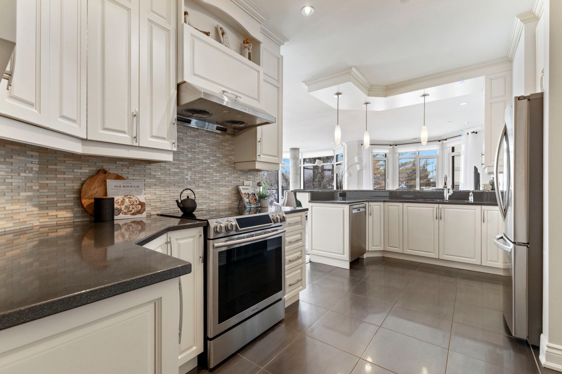 









224


Boul. Alexandre-Taché

, 303,
Gatineau (Hull),




QC
J9A0B8

