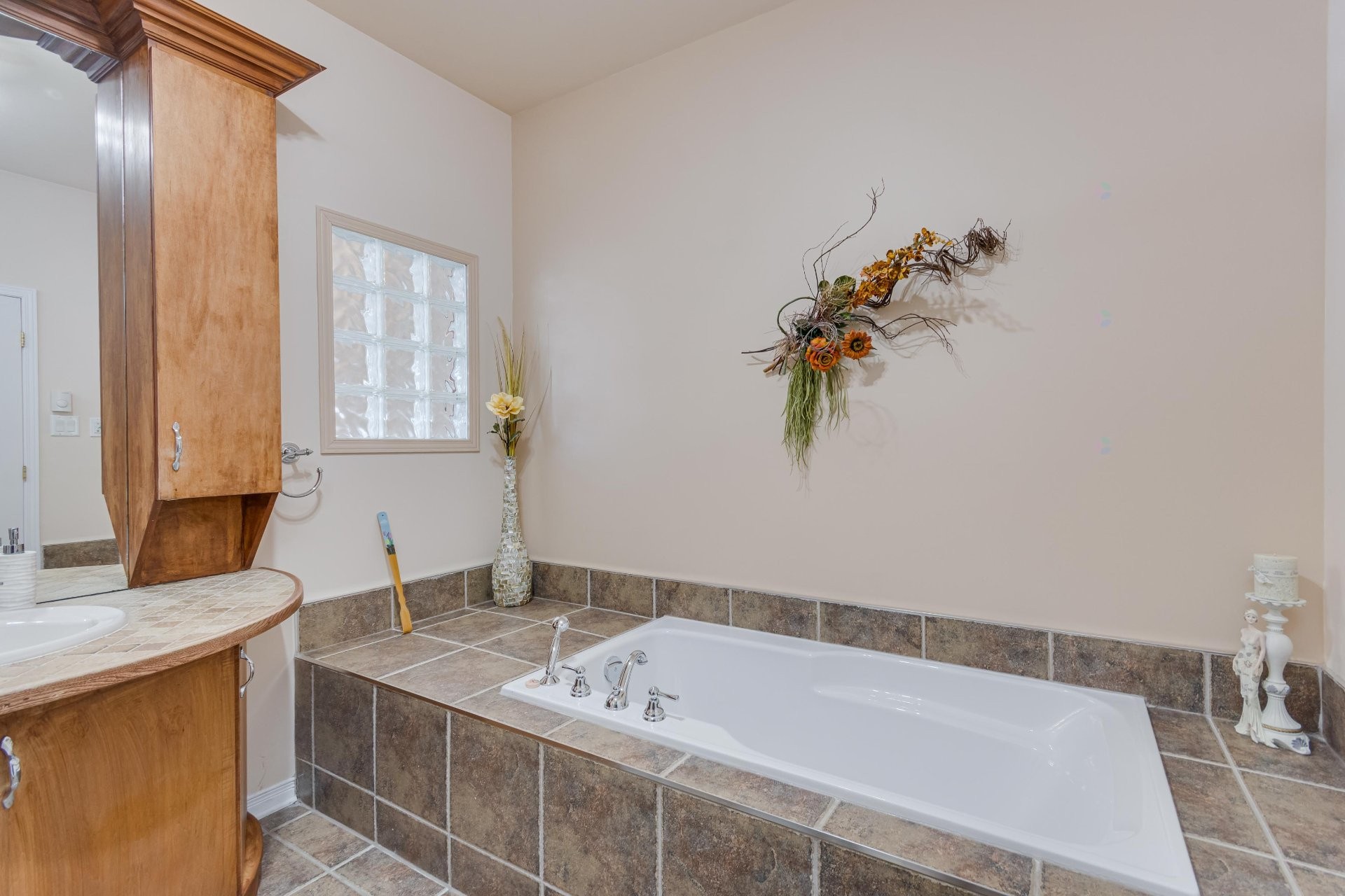 









145


Rue de Corbières

,
Gatineau (Masson-Angers),




QC
J8M2E6

