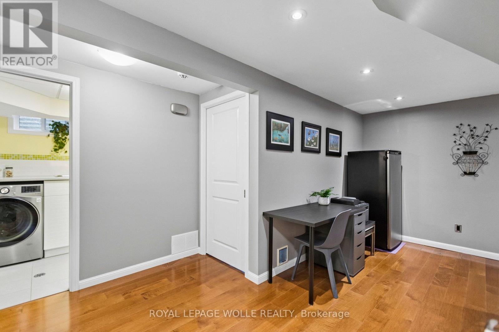 












31 CEDAR CREST STREET

,
Kitchener,




Ontario
N2N1Y4

