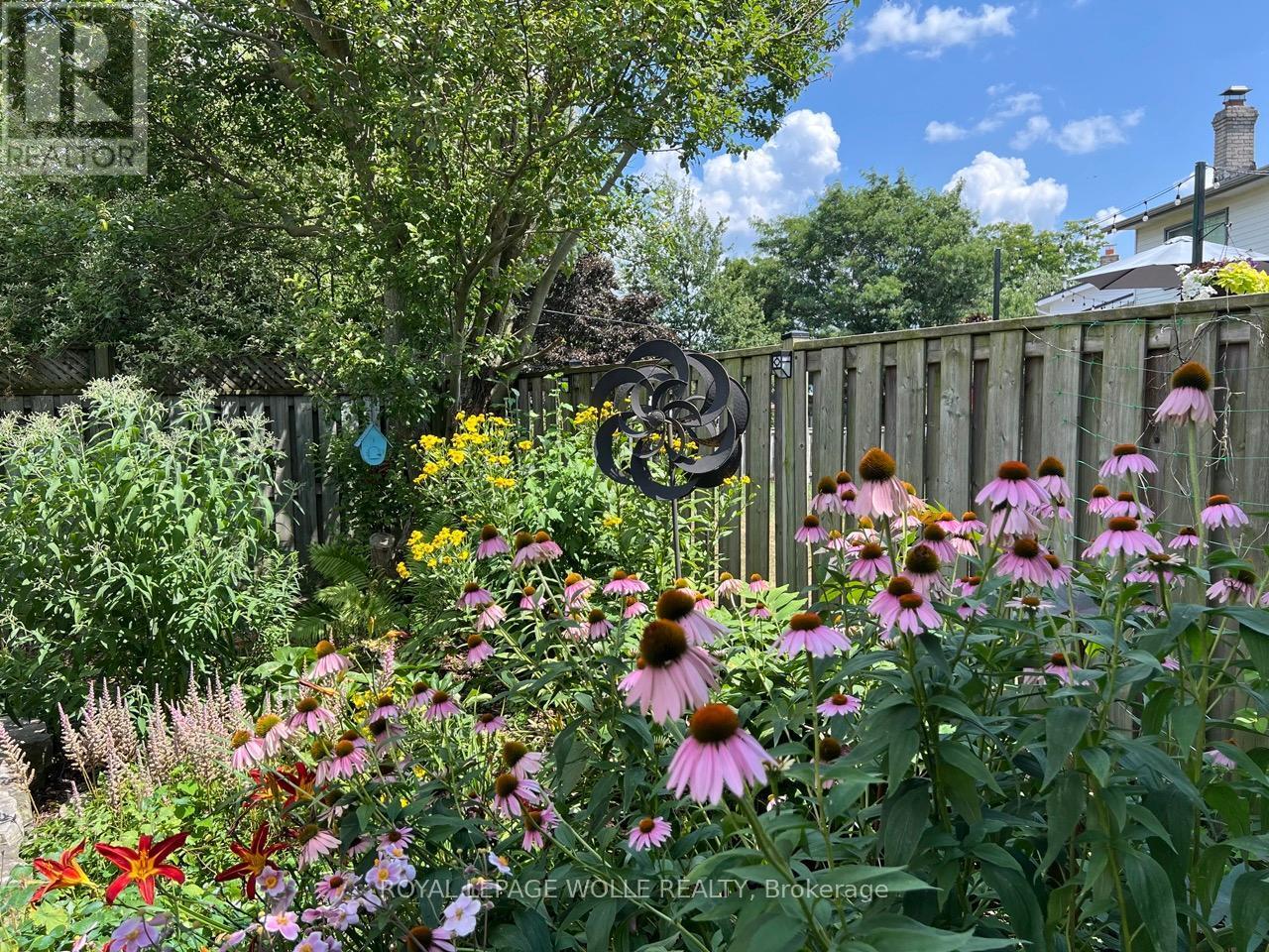 












31 CEDAR CREST STREET

,
Kitchener,




Ontario
N2N1Y4

