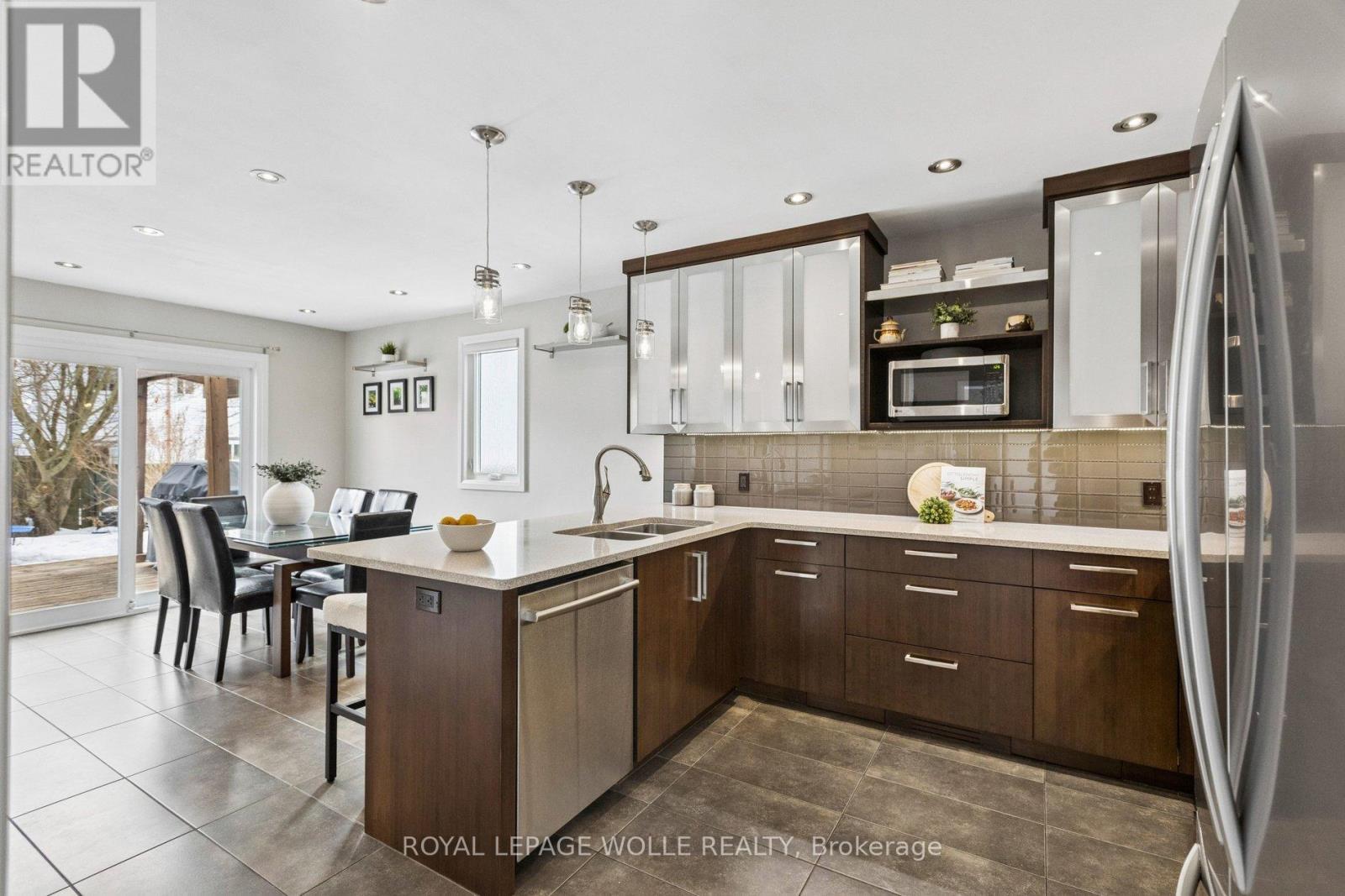 












31 CEDAR CREST STREET

,
Kitchener,




Ontario
N2N1Y4

