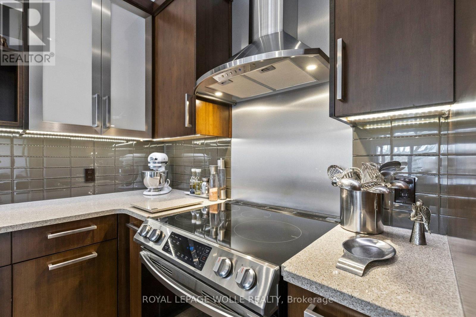 












31 CEDAR CREST STREET

,
Kitchener,




Ontario
N2N1Y4

