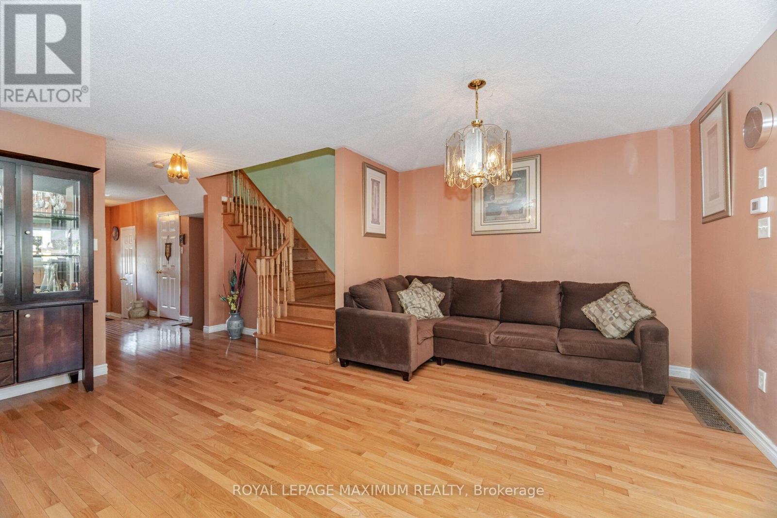 












85 RONAN CRESCENT

,
Vaughan,




Ontario
L4H2J6

