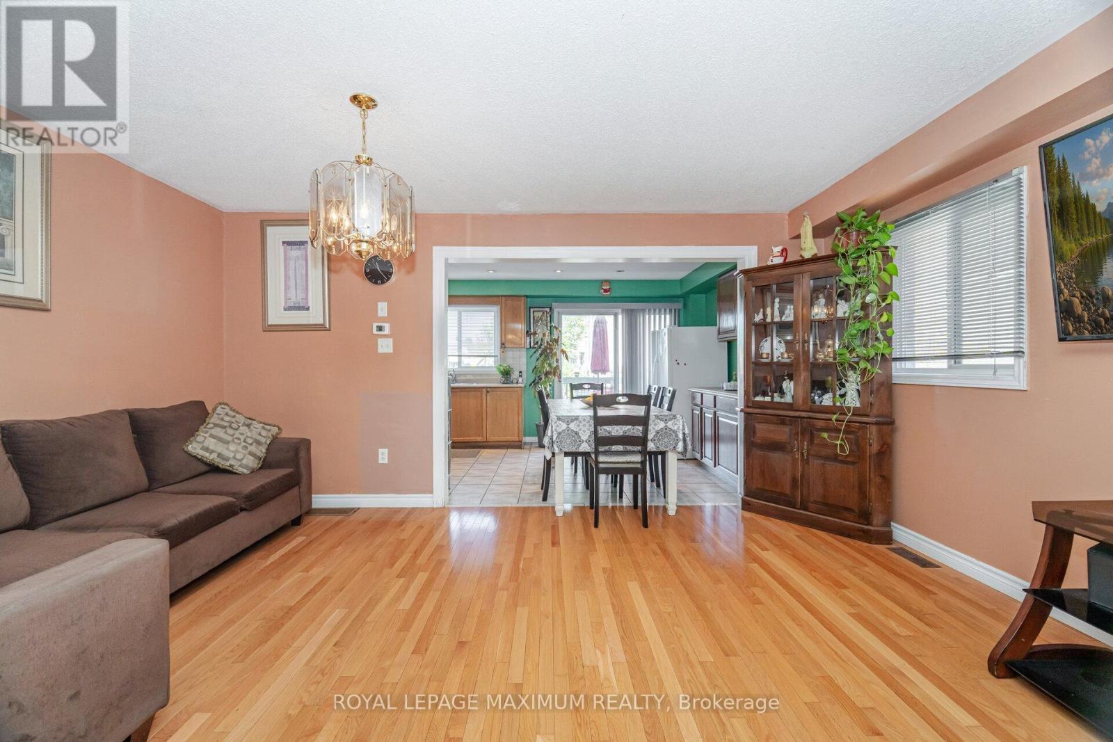 












85 RONAN CRESCENT

,
Vaughan,




Ontario
L4H2J6


