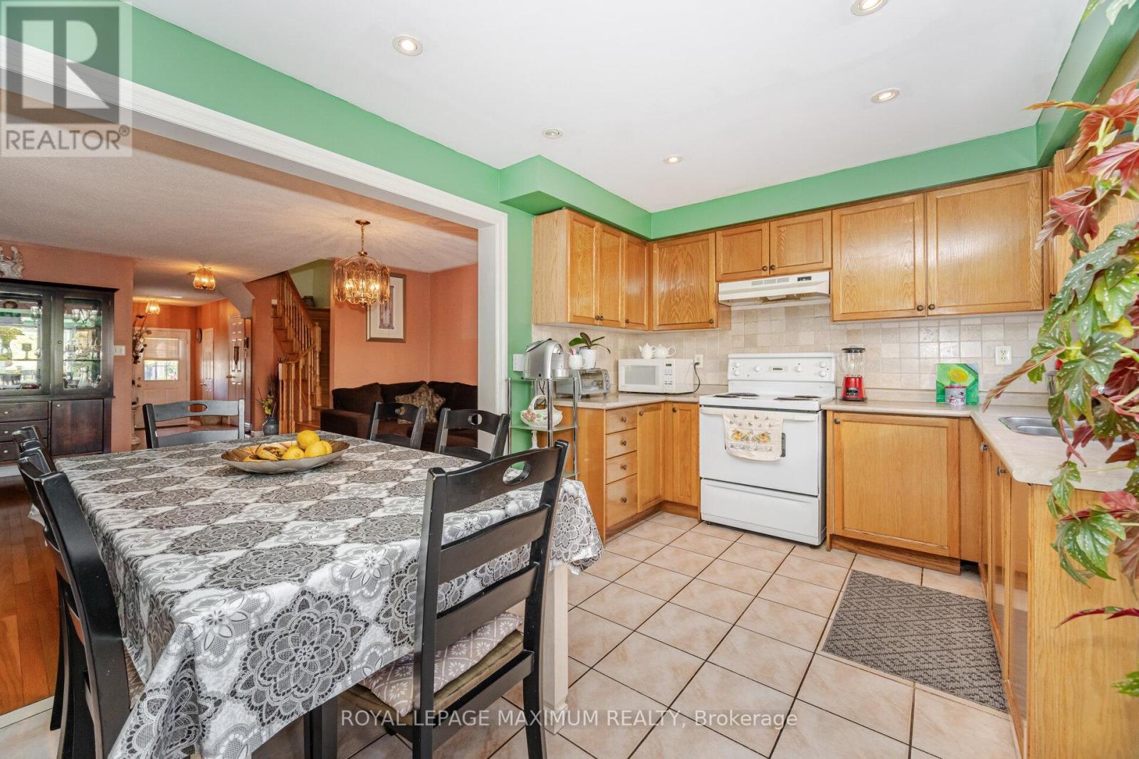 












85 RONAN CRESCENT

,
Vaughan,




Ontario
L4H2J6

