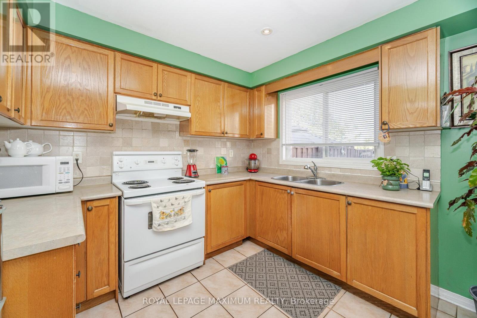 












85 RONAN CRESCENT

,
Vaughan,




Ontario
L4H2J6

