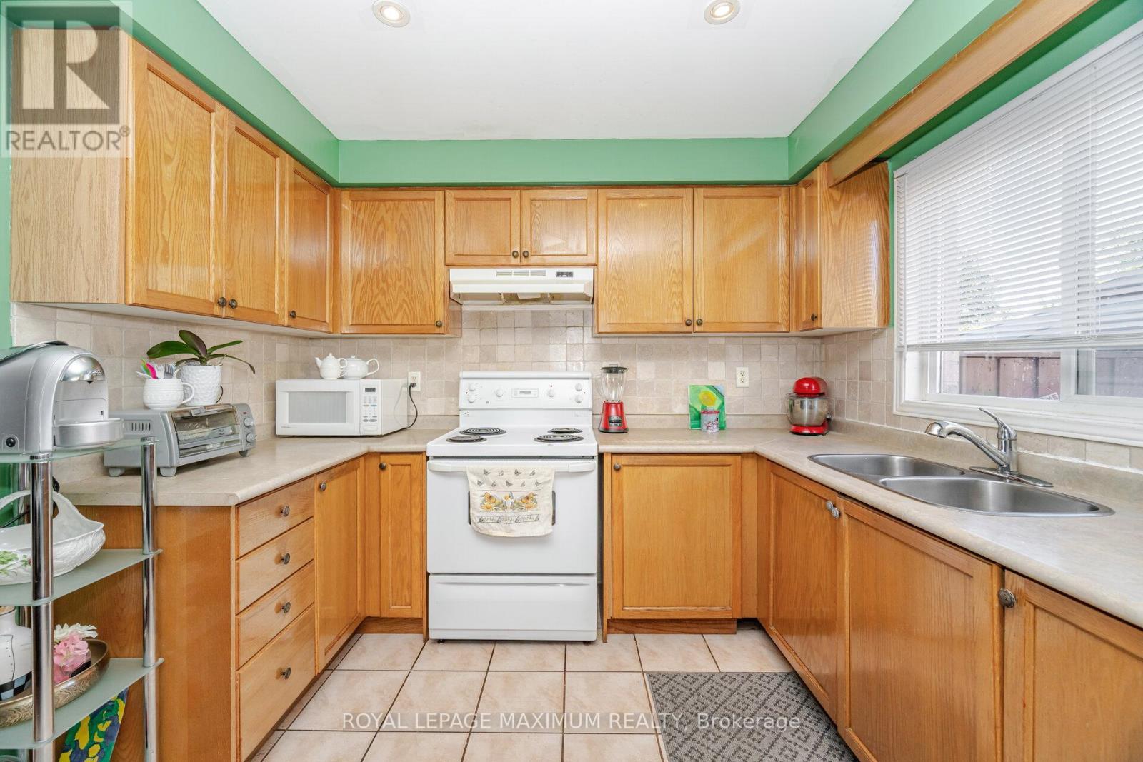 












85 RONAN CRESCENT

,
Vaughan,




Ontario
L4H2J6

