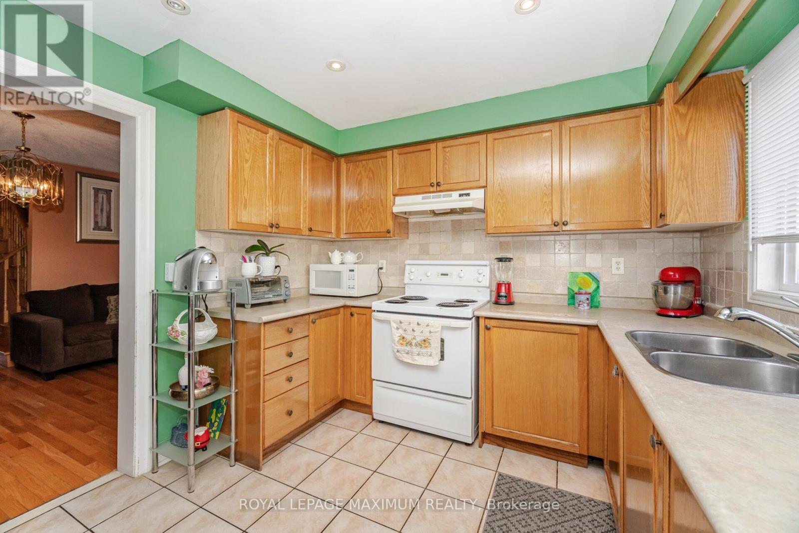 












85 RONAN CRESCENT

,
Vaughan,




Ontario
L4H2J6

