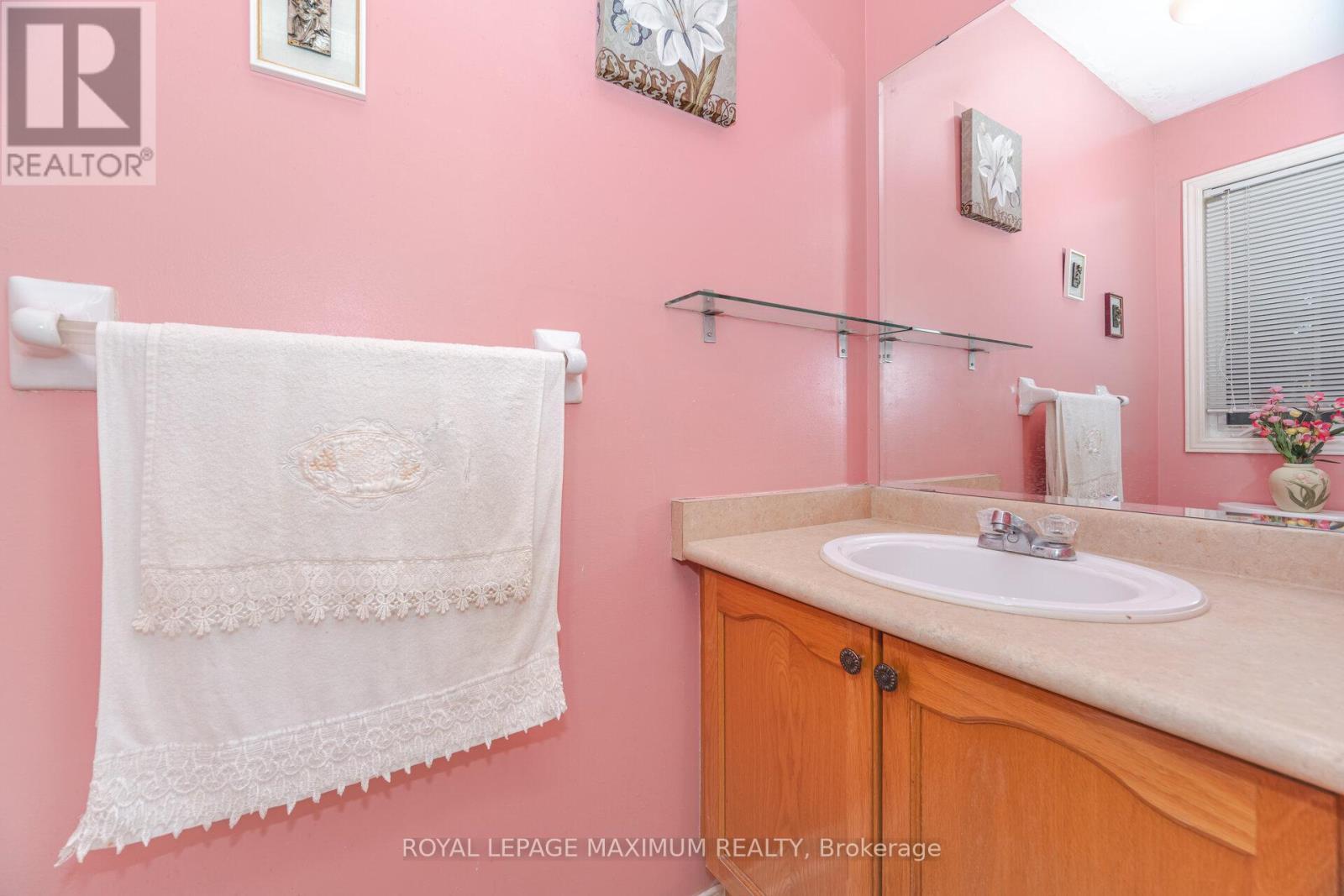 












85 RONAN CRESCENT

,
Vaughan,




Ontario
L4H2J6

