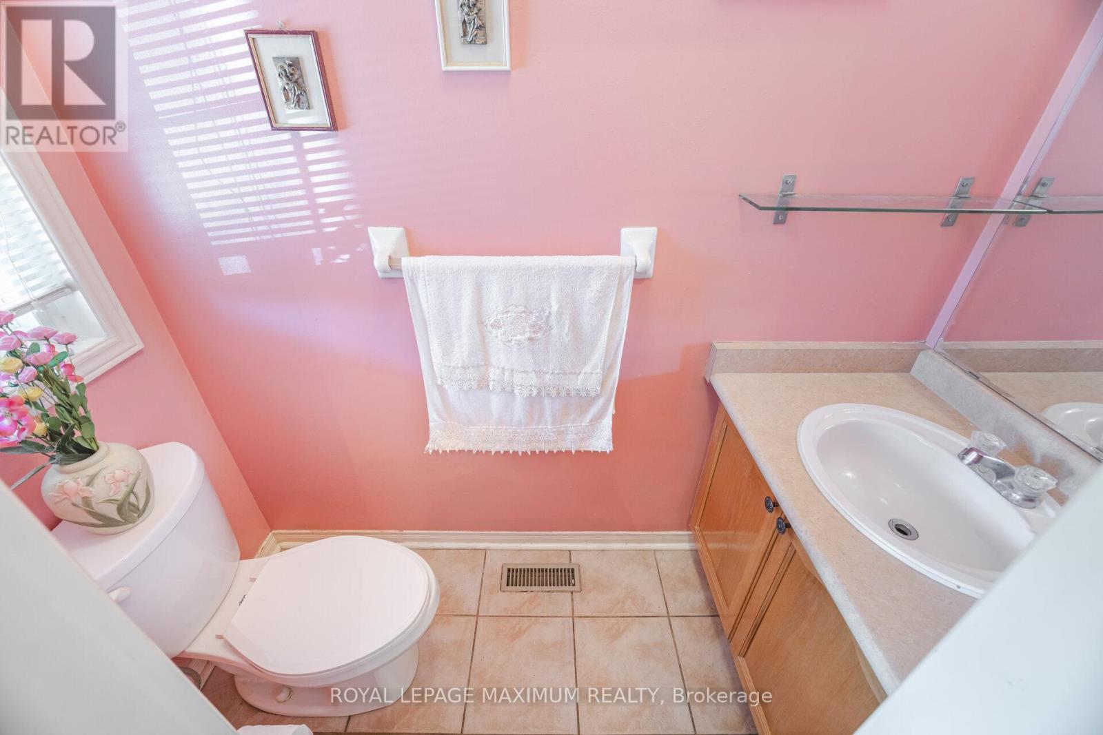












85 RONAN CRESCENT

,
Vaughan,




Ontario
L4H2J6

