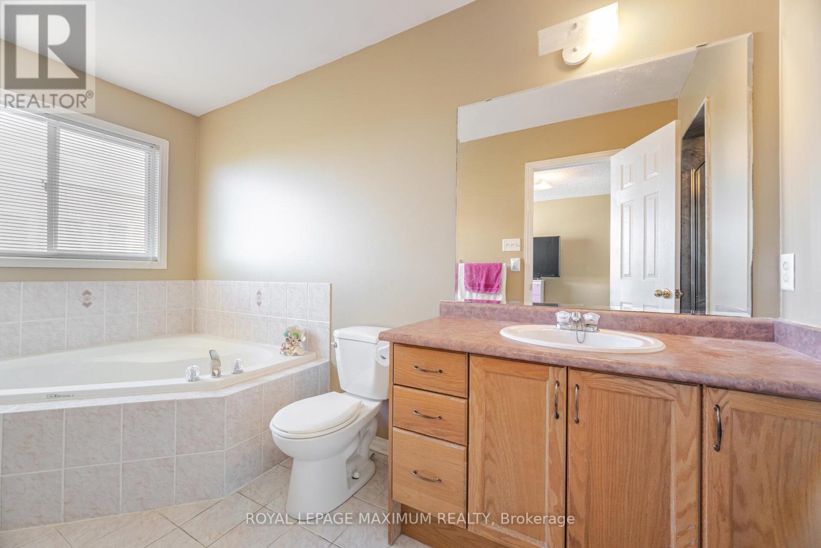 












85 RONAN CRESCENT

,
Vaughan,




Ontario
L4H2J6

