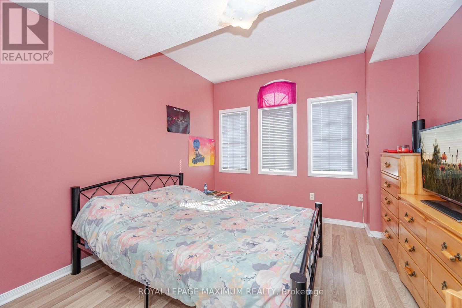 












85 RONAN CRESCENT

,
Vaughan,




Ontario
L4H2J6

