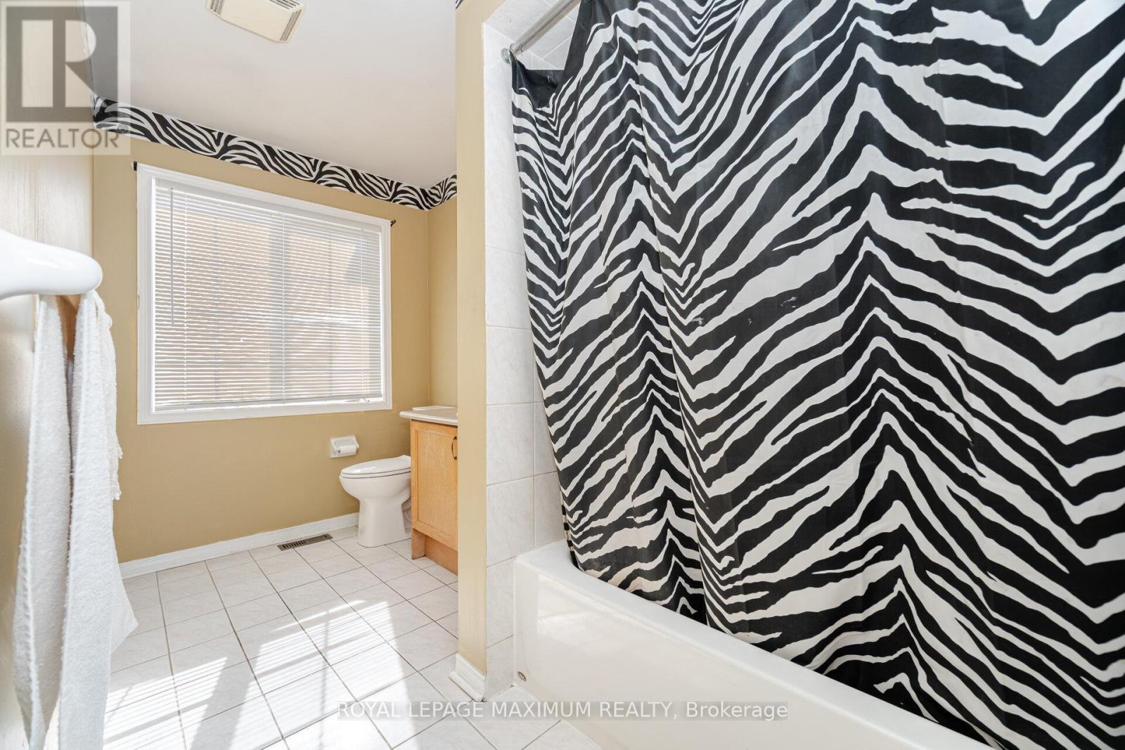 












85 RONAN CRESCENT

,
Vaughan,




Ontario
L4H2J6

