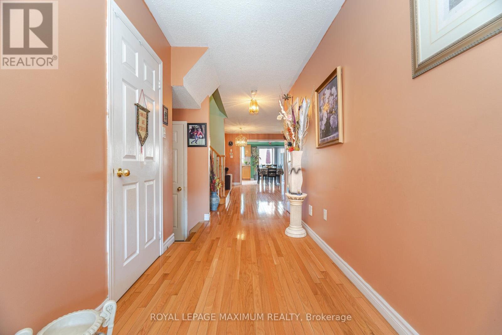 












85 RONAN CRESCENT

,
Vaughan,




Ontario
L4H2J6

