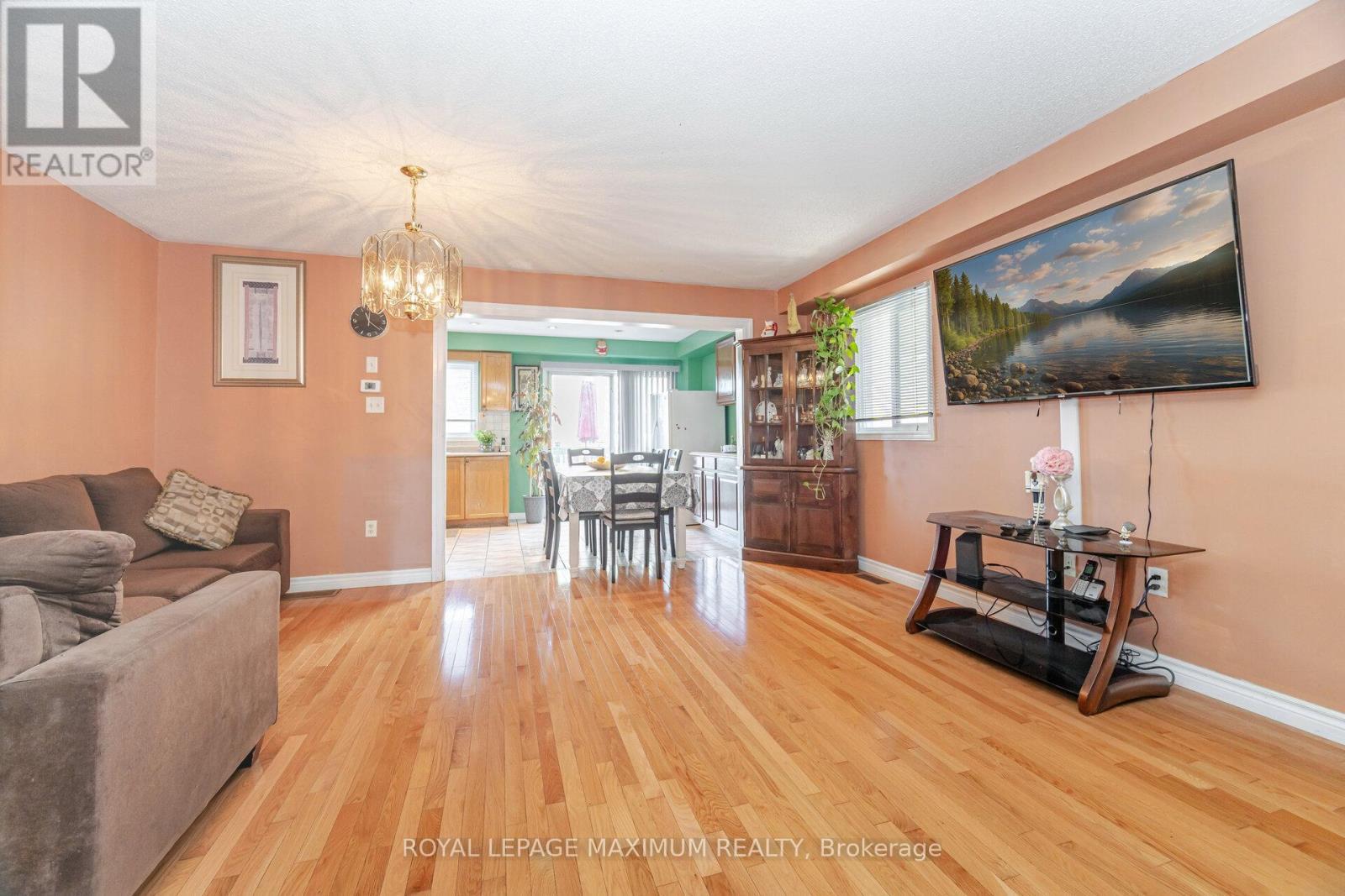 












85 RONAN CRESCENT

,
Vaughan,




Ontario
L4H2J6


