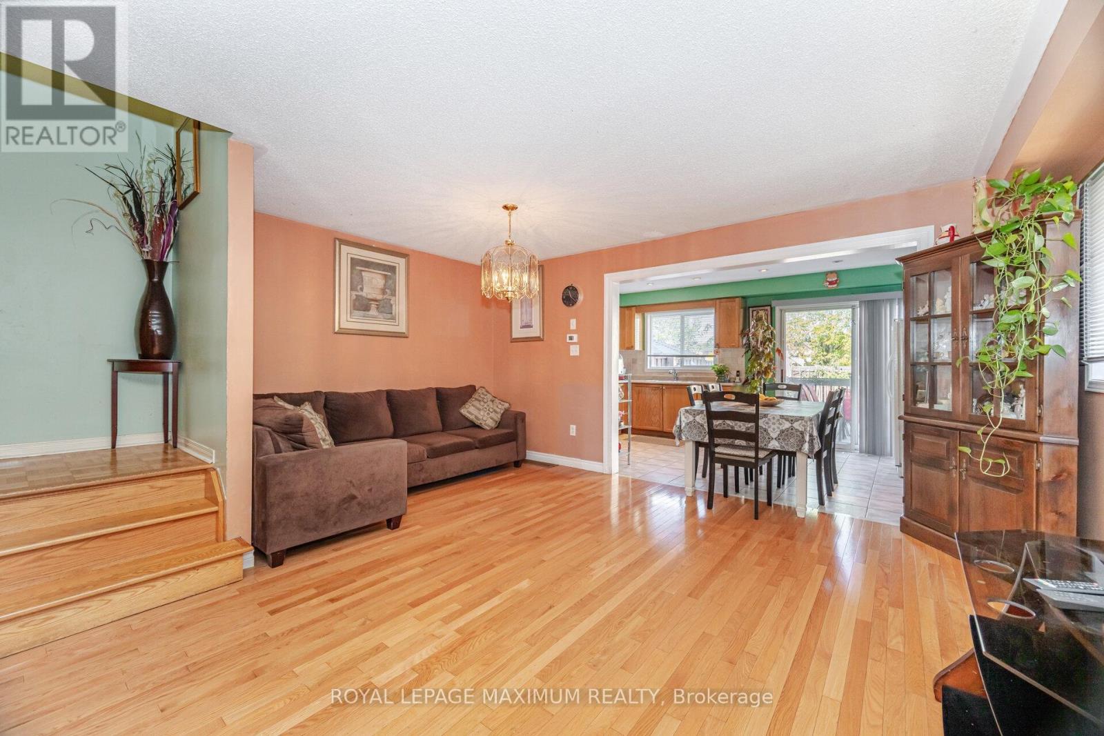 












85 RONAN CRESCENT

,
Vaughan,




Ontario
L4H2J6

