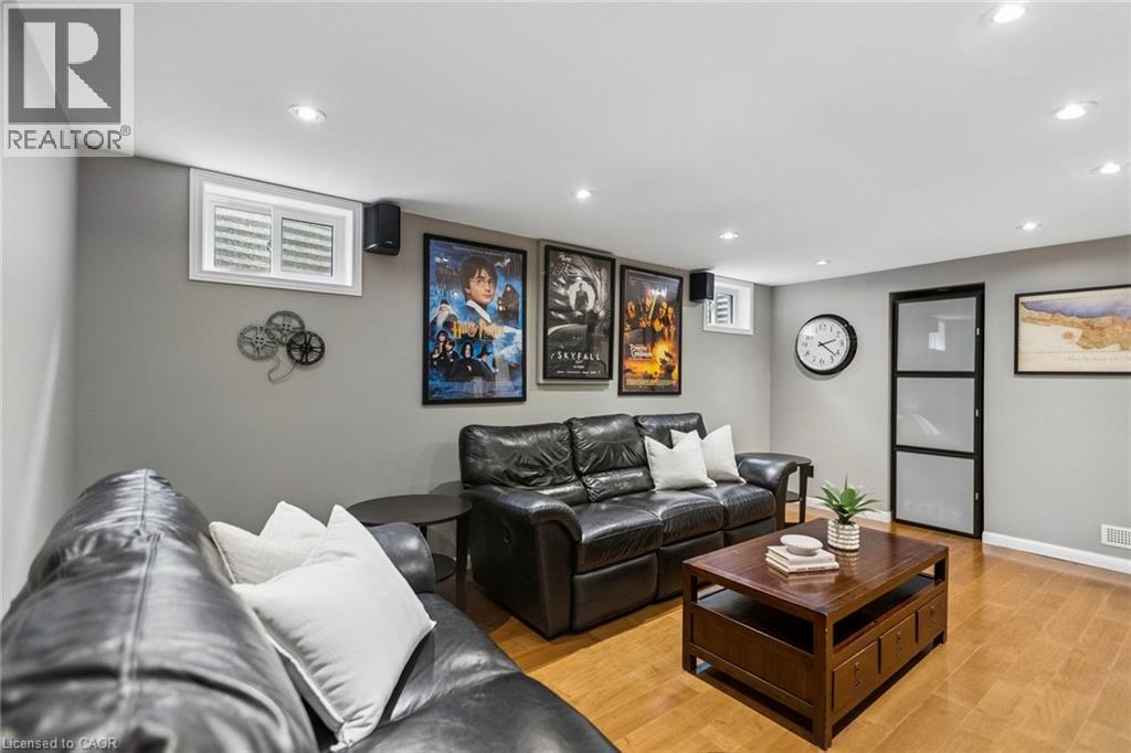 












31 CEDAR CREST Street

,
Kitchener,




Ontario
N2N1Y4

