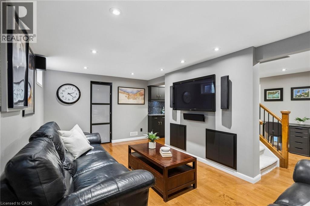 












31 CEDAR CREST Street

,
Kitchener,




Ontario
N2N1Y4

