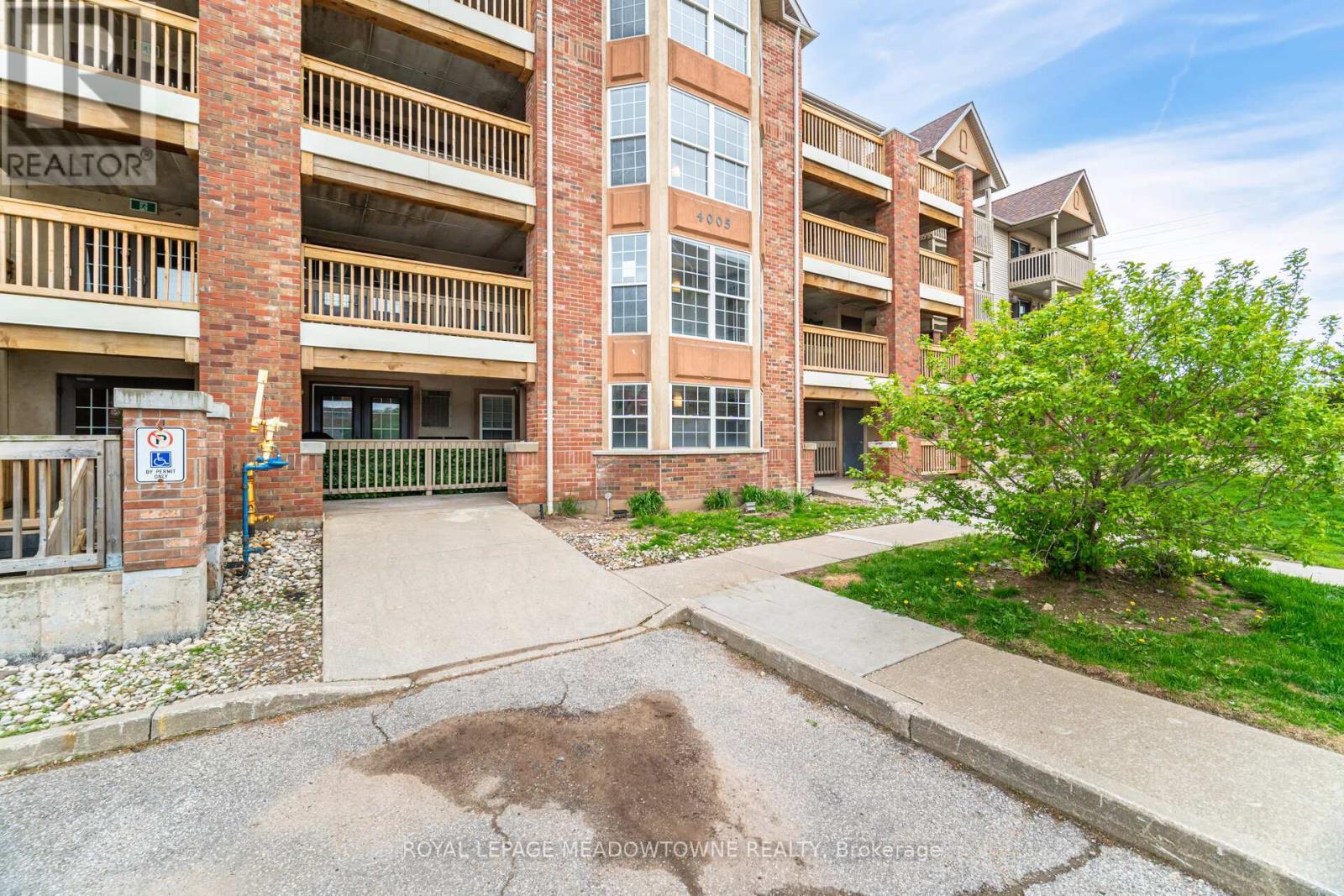 












#209 - 4005 KILMER DRIVE

,
Burlington,




Ontario
L7M4M2

